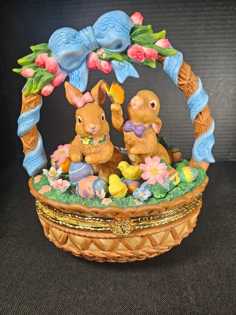 CWC Beautiful Detailed Porcelain Lidded Easter Basket With Gold Accent